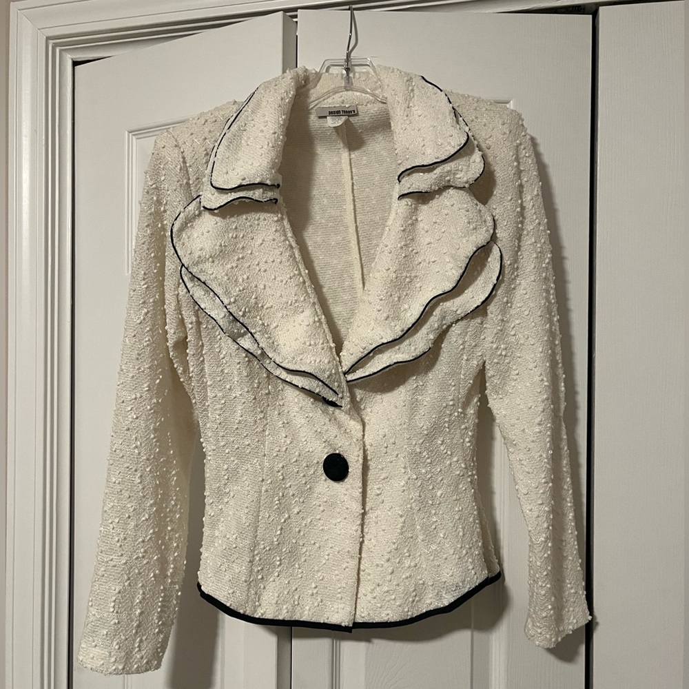 Design Today’s Elegant Cream Textured Women's Jacket
